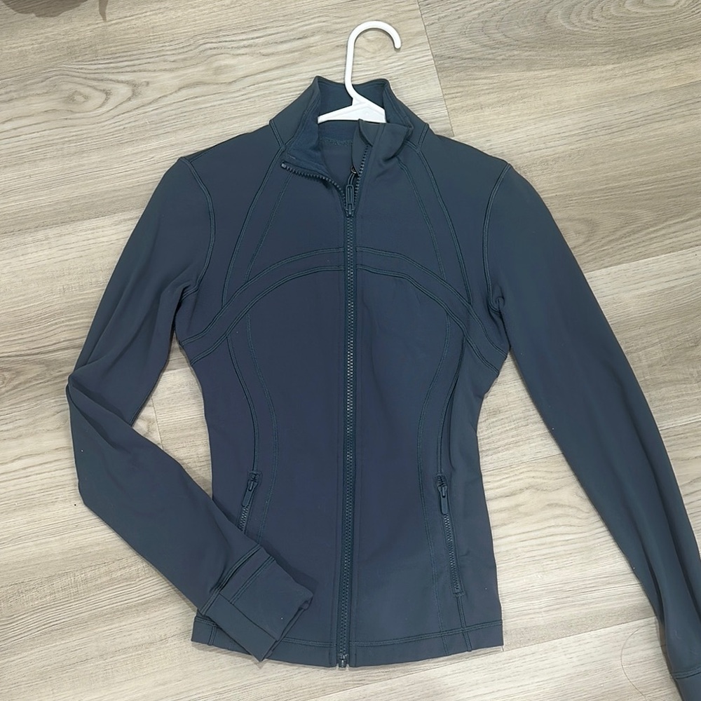 Lululemon define jacket size 4